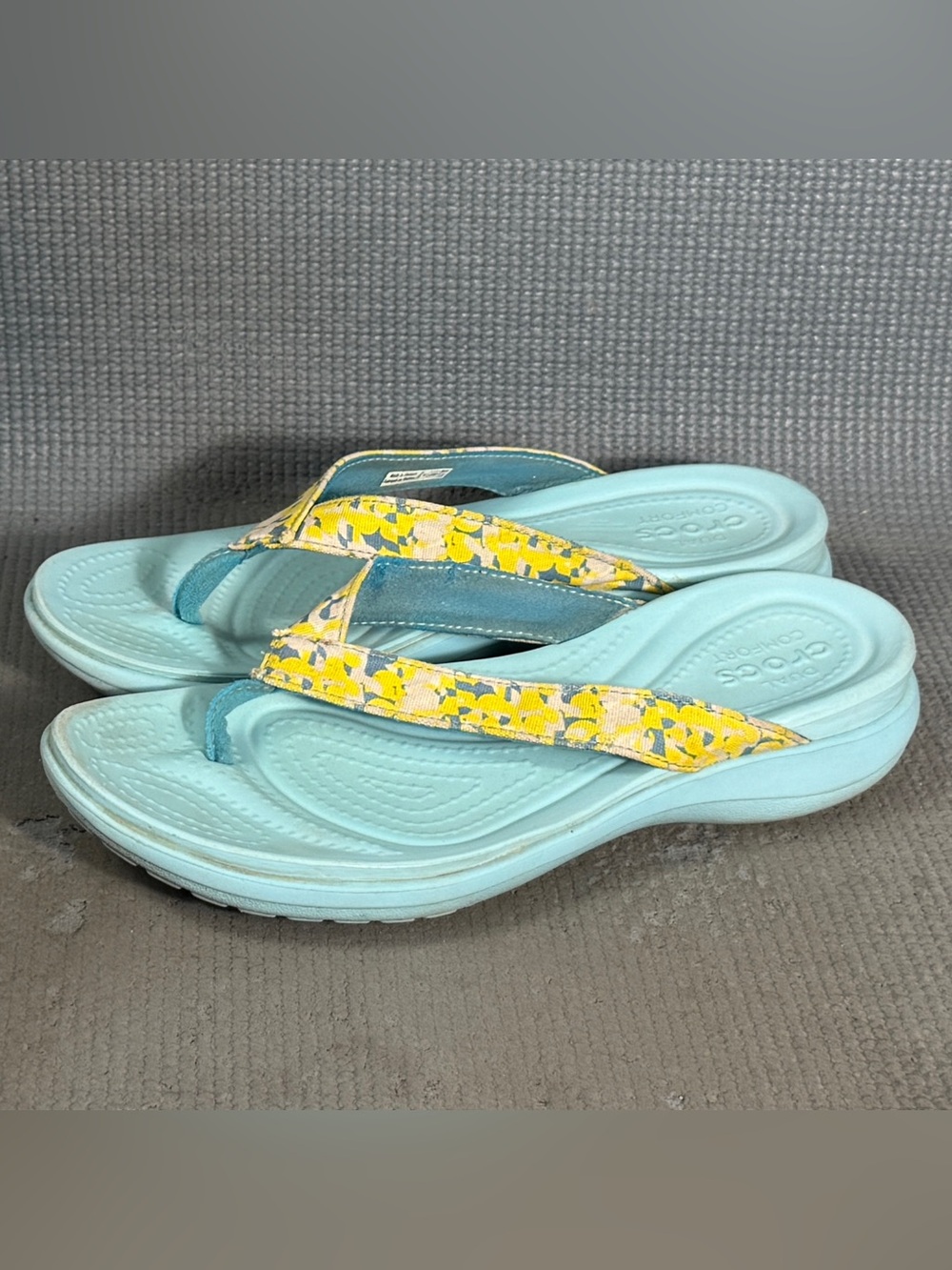 Crocs Capri V Flip Flops Sea Foam Blue Thong Sandals Women’s Size 8